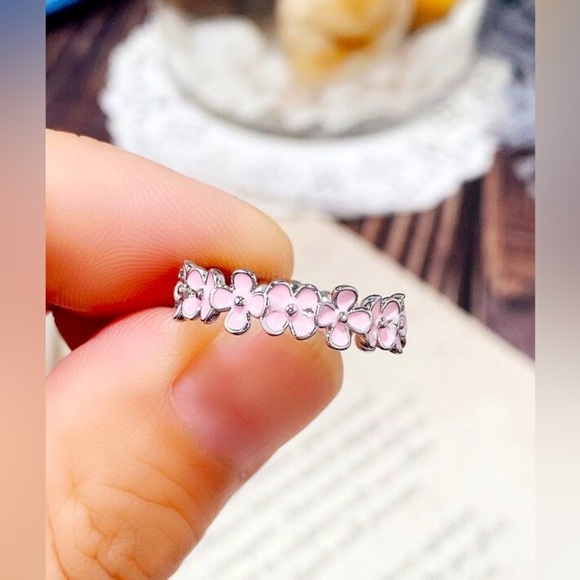 Jewelry - Pink flower 🌸 Ring